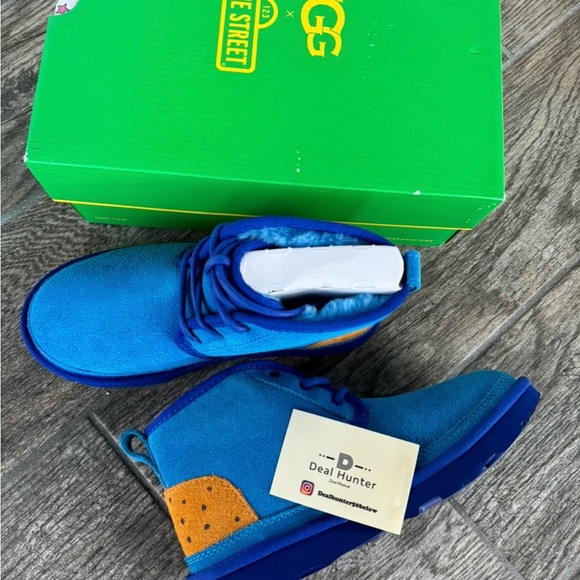 Brand New UGG X Elmo Neumel II “Blue” Kids Boots - Picture 8 of 12